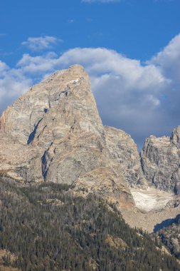 Teton Range Wyoming 'in sonbaharda manzaralı bir manzarası.