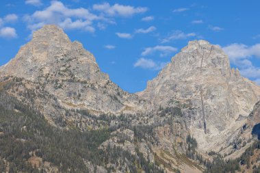 Teton Range Wyoming 'in sonbaharda manzaralı bir manzarası.