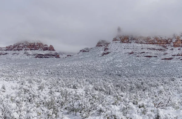 Een Prachtig Besneeuwd Winterlandschap Sedona Arizona — Stockfoto