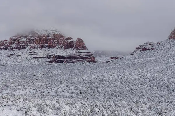 Uma Bela Paisagem Inverno Coberta Neve Sedona Arizona — Fotografia de Stock