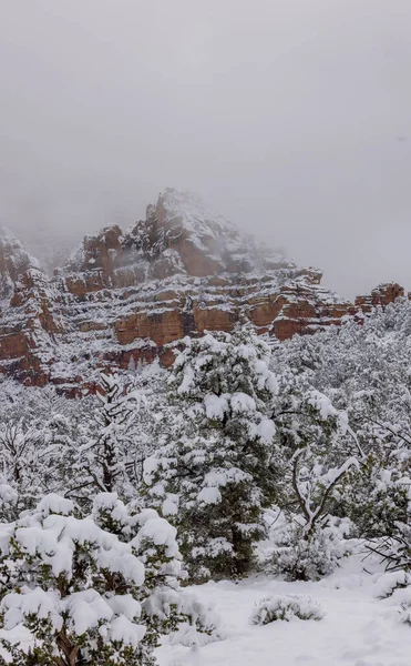 Hermoso Paisaje Cubierto Nieve Sedona Arizona Invierno —  Fotos de Stock
