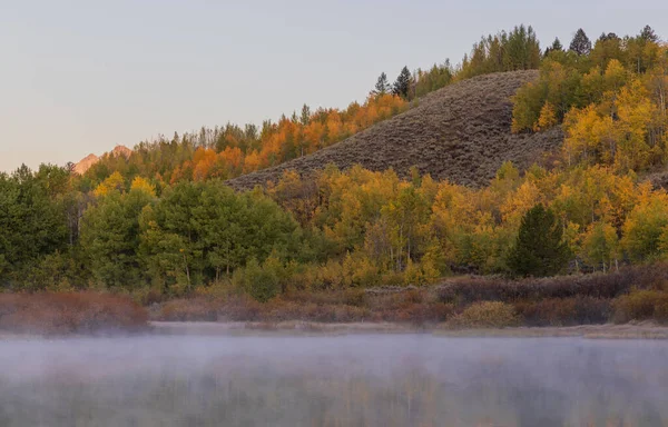 Een Schilderachtige Herfst Zonsopgang Reflectie Landschap Tetons — Stockfoto