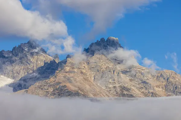 Sonbaharda Teton Sıradağları Wyoming 'in xcenic bir manzarası