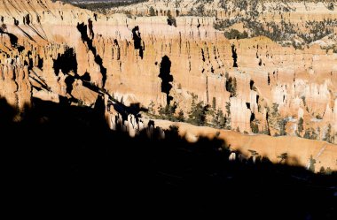 Bryce Canyon Ulusal Parkı Utah 'ta manzaralı bir kış manzarası