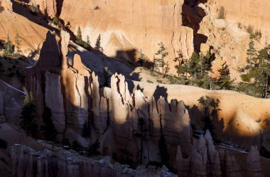 Bryce Canyon Ulusal Parkı Utah 'ta manzaralı bir kış manzarası