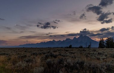 Grand Teton Ulusal Parkı Wyoming 'de manzaralı bir sonbahar manzarası.