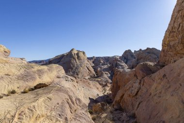 Nevada İtfaiye Vadisi 'ndeki manzaralı çöl manzarası.