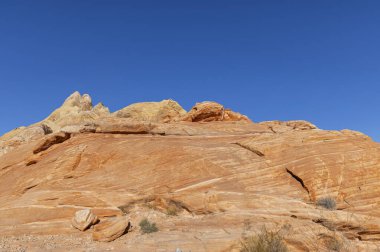 Nevada İtfaiye Vadisi 'ndeki manzaralı çöl manzarası.