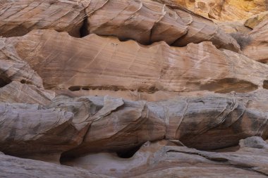 Nevada İtfaiye Vadisi 'ndeki manzaralı çöl manzarası.