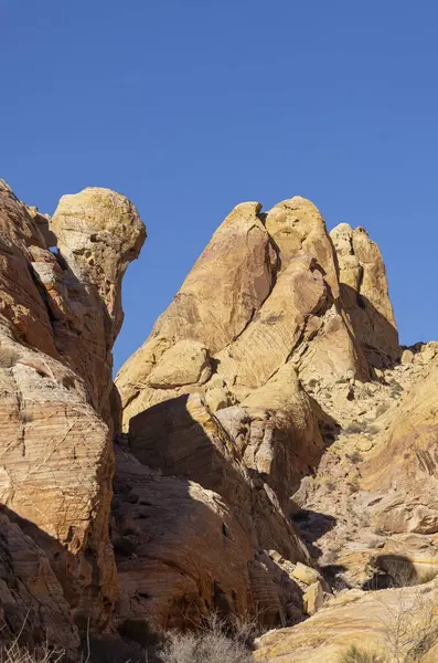Nevada İtfaiye Vadisi 'ndeki manzaralı çöl manzarası.