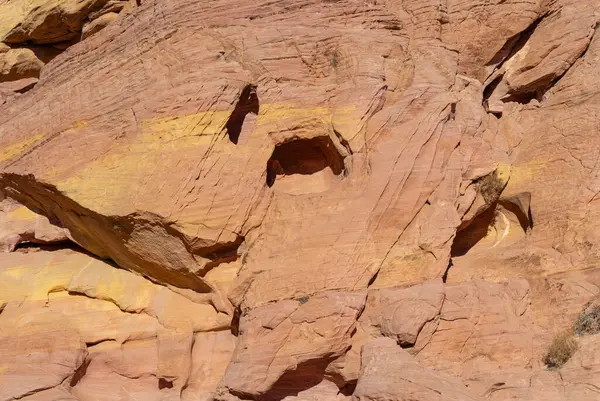 Nevada İtfaiye Vadisi 'ndeki manzaralı çöl manzarası.