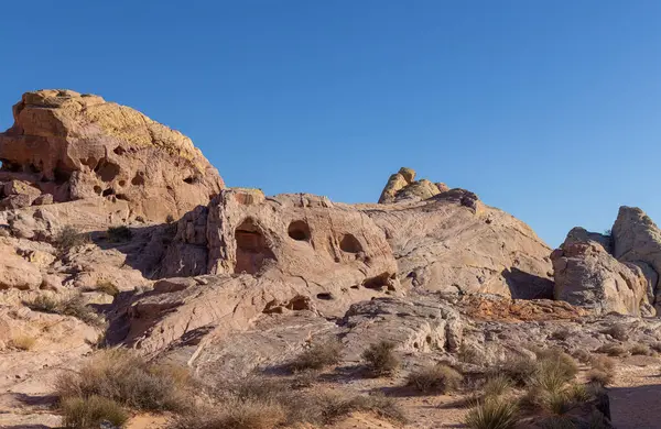 Nevada İtfaiye Vadisi 'ndeki manzaralı çöl manzarası.