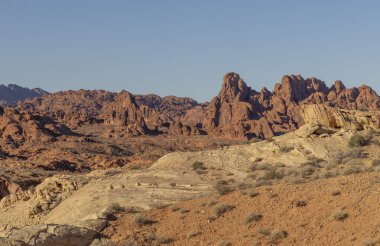 Nvada Çölü 'ndeki Ateş Vadisi Parkı' nda manzaralı bir manzara.