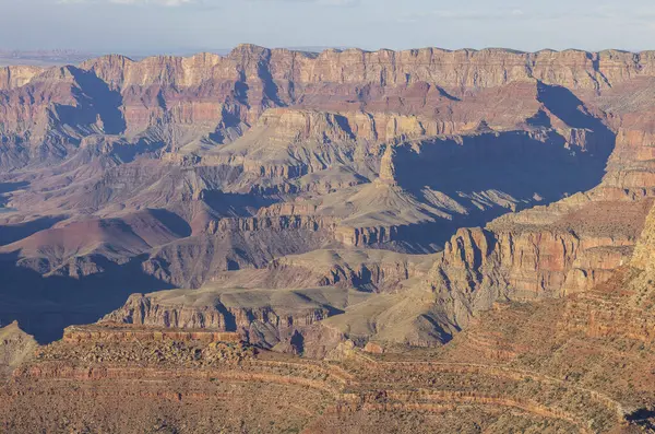 Büyük Kanyon Ulusal Parkı 'nın engebeli manzarası yazın Arizona' nın güneyi.