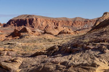 Nevada İtfaiye Vadisi 'nde kışın manzaralı bir çöl manzarası.