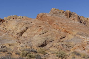 Nevada İtfaiye Vadisi 'nde kışın manzaralı bir çöl manzarası.