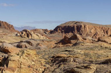 Nevada İtfaiye Vadisi 'nde kışın manzaralı bir çöl manzarası.