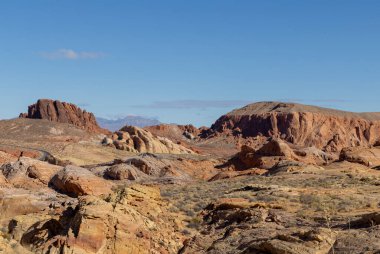 Nevada İtfaiye Vadisi 'nde kışın manzaralı bir çöl manzarası.