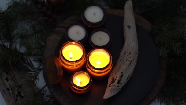 Las Velas Soja Queman Frascos Vidrio Noche Oscura Aromaterapia Relajación — Vídeos de Stock