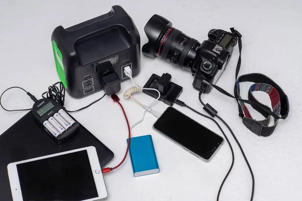 Станція Заряджання Телефону Планшету Ноутбука Камери Ніякого Світла Під Час — стокове фото