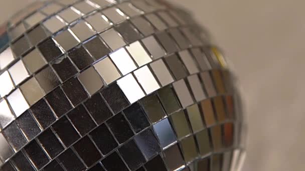 Latar Belakang Bola Disko Cermin Dekorasi Yang Brilian Dekorasi Perak — Stok Video