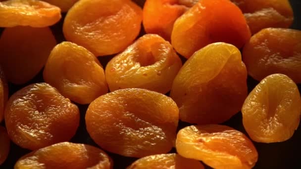 Torkade Aprikoser Närbild Torr Aprikosfruktmat Ovanifrån Läcker Hälsosam Söt Dessert — Stockvideo