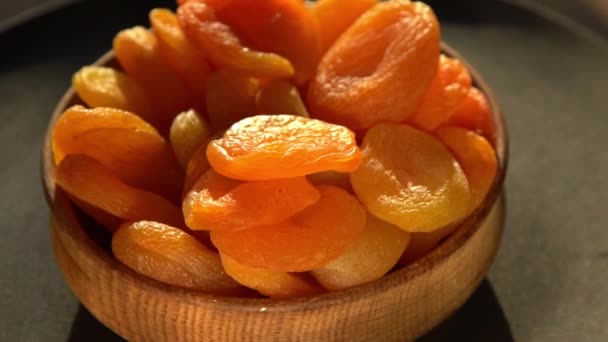 Αποξηραμένα Βερίκοκα Κοντά Ξηρά Ωμά Φρούτα Βερίκοκου Μπωλ Θέα Νόστιμο — Αρχείο Βίντεο