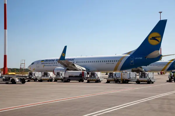 Stock image Kyiv, Ukraine - June 27, 2020: Boeing plane UIA UR-PSE Aircraft. Ukraine AIRLINE. Passenger plane at the runway. Boryspil airport. Loading luggage. Handling service. Travel background. Flight.