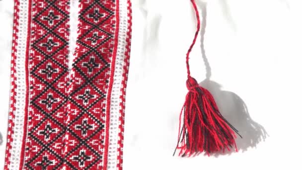 Ukrainska Kläder Broderad Skjorta Röda Och Svarta Trådar Bakgrund Vyshyvanka — Stockvideo