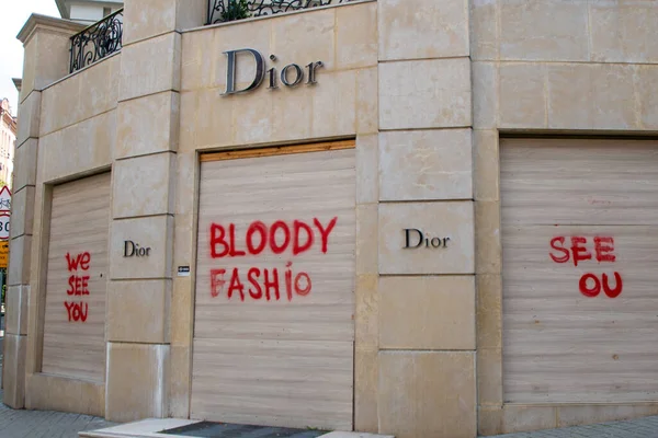 Dior Cég Cégjelzőlogója Boltban Átkozottul Divatos Felirat Ablakokon Táblákkal Fejezve — Stock Fotó