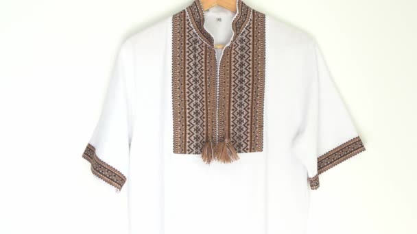 Vestiti Ucraini Camicia Ricamata Sfondo Marrone Beige Bianco Nero Fili — Video Stock
