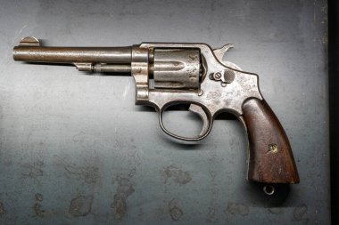 Eski tabanca Smith ve Wesson Ateşli Silahlar Şirketi. Klasik klasik silah kapanışı. Polonya, Varşova - 31 Ağustos 2023.