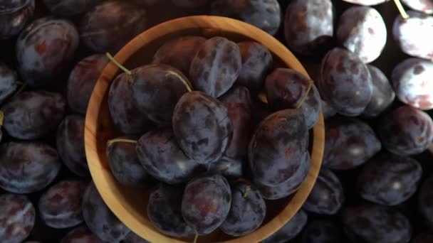 Odrůda Švestek Sklizeň Ovoce Stole Kuchyni Podzimní Modrá Švestka Vitamínová — Stock video