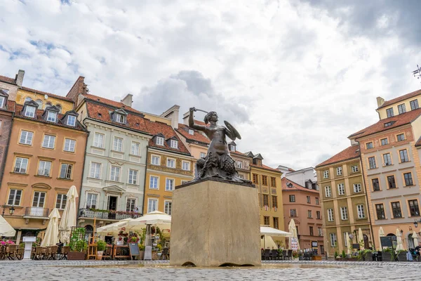 Zeemeermin Monument Oude Stad Warschau Polen Veelkleurige Huizen Lege Straat — Stockfoto