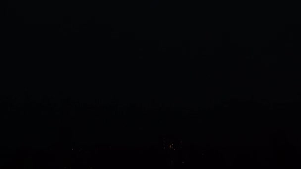 Tordenvær Nattehimmelen Lynnedslag Den Svarte Himmelen Naturen Storm Orkan Byen – stockvideo