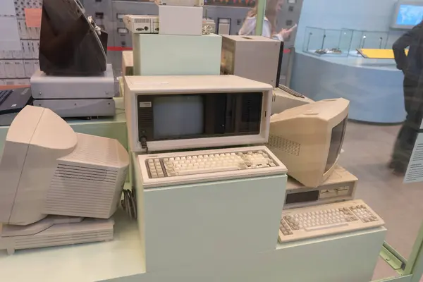 Pierwszy Stary Komputer Compaq Urządzenie Wsteczne Maszyna Compaq Computer Corporation Obrazy Stockowe bez tantiem