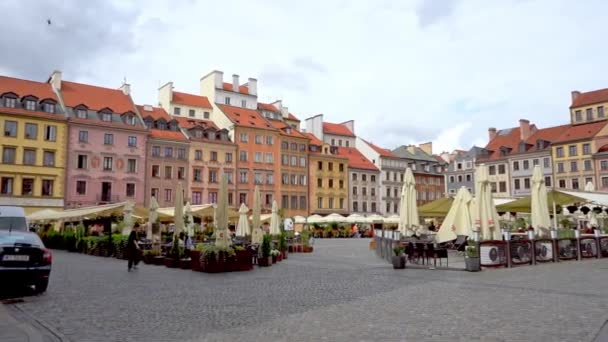 Old City Warsaw Poland Multicolored Houses Empty Street Tourists Outdoor — Stock Video