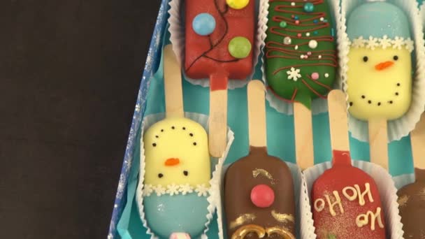 Świąteczny Deser Słodkie Jedzenie Sernik Patyku Kształcie Lodów Dzieci Ucztują — Wideo stockowe
