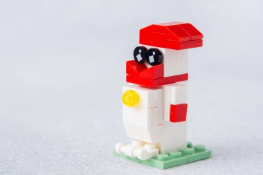 Mini tuğlalardan ve detaylardan Lego yapıcı. Çocuklar el sanatları. Oyun oyuncağı. Çocuk inşaatçısı tuğlası. Ukrayna, Kyiv - 17 Ocak 2024