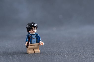 Lego Harry Potter figürleri. Tuğla ve plastik parçalardan yapılmış çocuk tasarım oyuncakları. Ukrayna, Kyiv - 17 Ocak 2024.