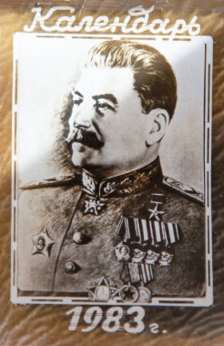 Diktatör Joseph Stalin 'in portresi olan eski takvim. Rusça yazıtlar, takvim. SSCB - 1983 dolaylarında..
