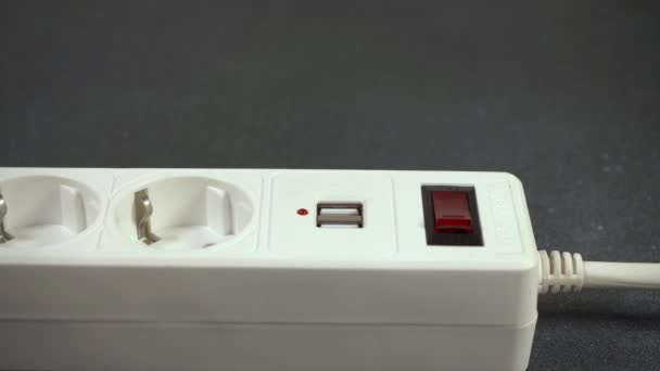 电源插座延长线 带有Usb连接器的白色电缆 用于充电电话 延伸线 — 图库视频影像