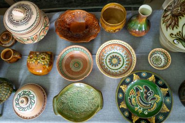 Boş çanak çömlek. Ukrayna seramikleri. Tabak boyama. Çamur. Yemek için çanak çömlek