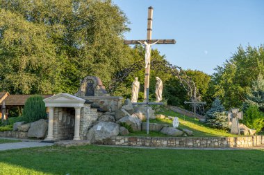 Goshiv Manastırı 'nda haç. Doğa Şapeli. Yunan Katolik Basilian manastırı. St. Jasna Gora 'ya Büyük Basil. Hoshiv, Ivano-Frankivsk bölgesi, Ukrayna - 14 Ağustos 2024
