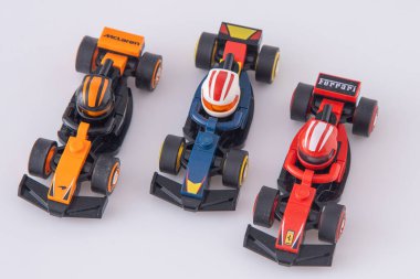 LEGO Oyuncak Ferrari Mclaren Formula 1 Araba yarışı. Küçük tuğladan arabaları modelle. Ukrayna, Kyiv - 8 Haziran 2025