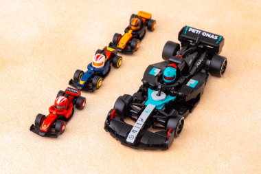 LEGO Oyuncak Yarış Formula 1 Petronas Mercedes AMG Takım Modeli farklıdır. Ukrayna, Kyiv - 8 Haziran 2025