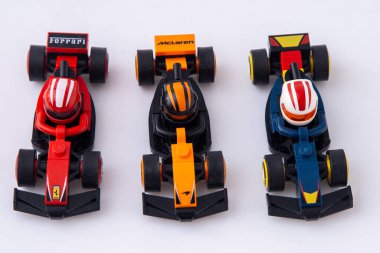 LEGO Oyuncak Ferrari Mclaren Formula 1 Araba yarışı. Küçük tuğladan arabaları Model lego blok tuğlasına ayarla. Ukrayna, Kyiv - 8 Haziran 2025