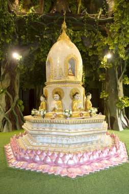 Tayland 'daki tapınakta Myanmar tarzı Buda heykeli