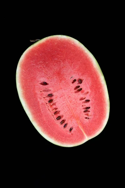 Vorderseite Der Saftigen Wassermelone Halbiert Mit Samen Isoliert Auf Schwarzem — Stockfoto