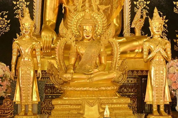 Tayland Tapınağındaki Güzel Budist Heykeli — Stok fotoğraf